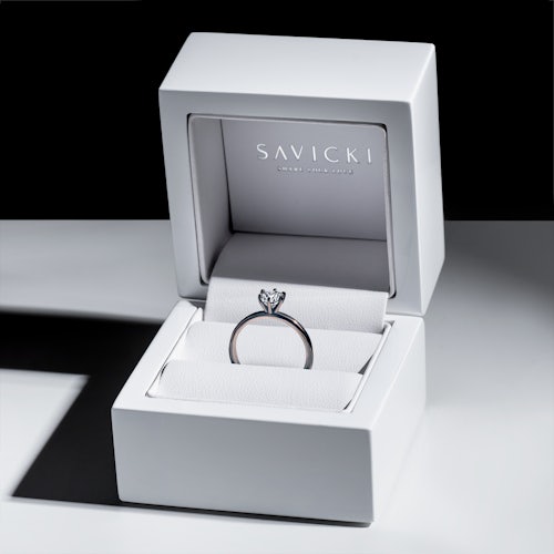 Pierścionek zaręczynowy SAVICKI: czarne złoto, diament